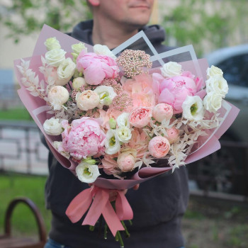 Авторский букет с пионами